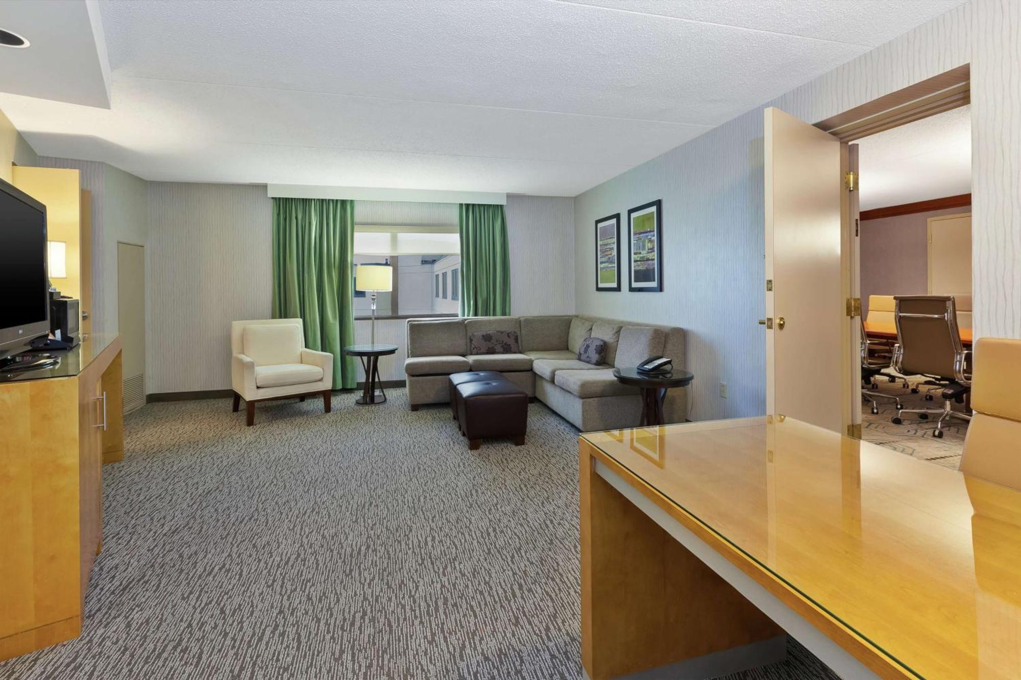 Hotel Auburn Hills Eksteriør bilde